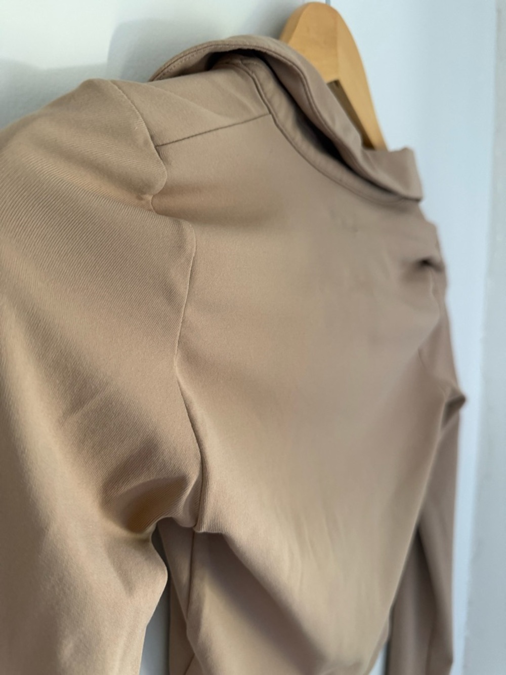 BABATON ARITZIA Collared V Neck Crop Top Long Sleeve Taupe Tan Size XS GUC - Picture 11 of 13